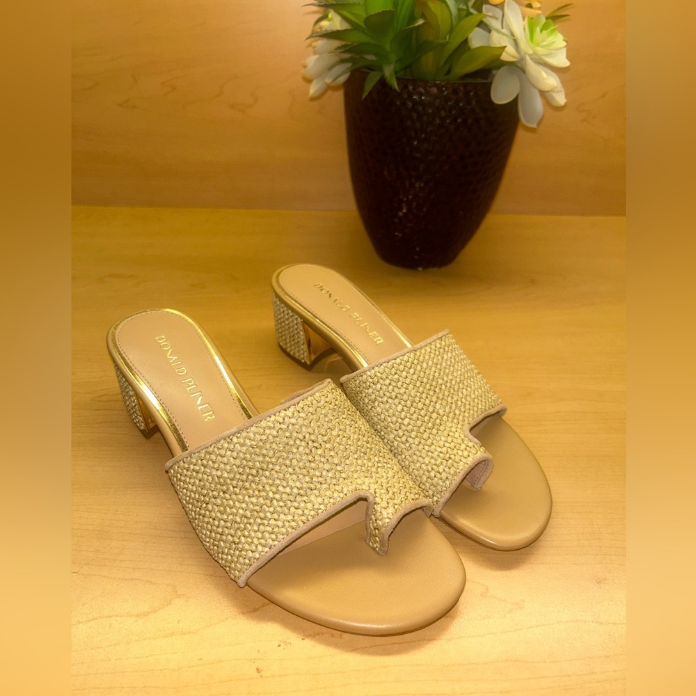 Donald Pliner Women's Melros Leather Slip-on Heeled Sandal Nude - Worn once